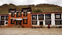 Album / Tibet / Shigatse / Tashilhunpo Monastery / Polishing the Golden Roof / Polishing the Golden Roof 3