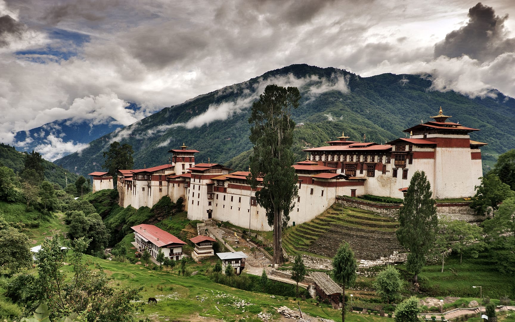 Bhutan — Trongsa — architecture