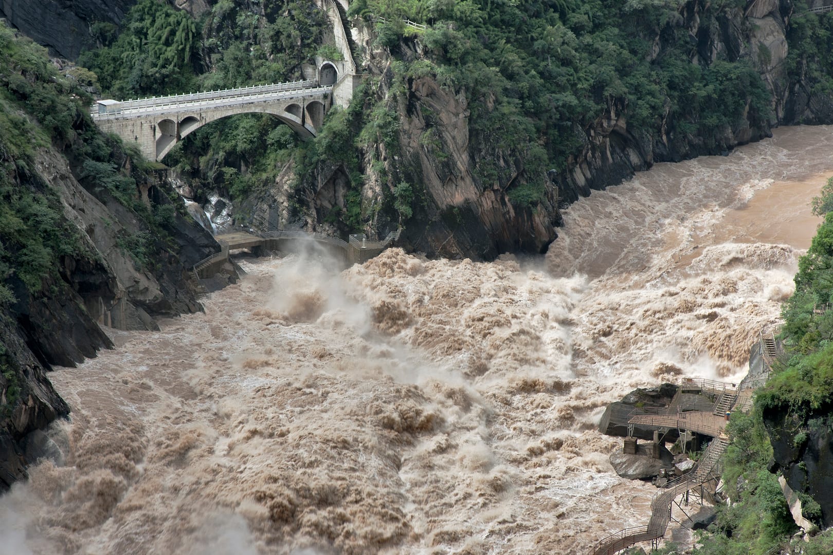 China — Tiger Leaping Gorge — landscape