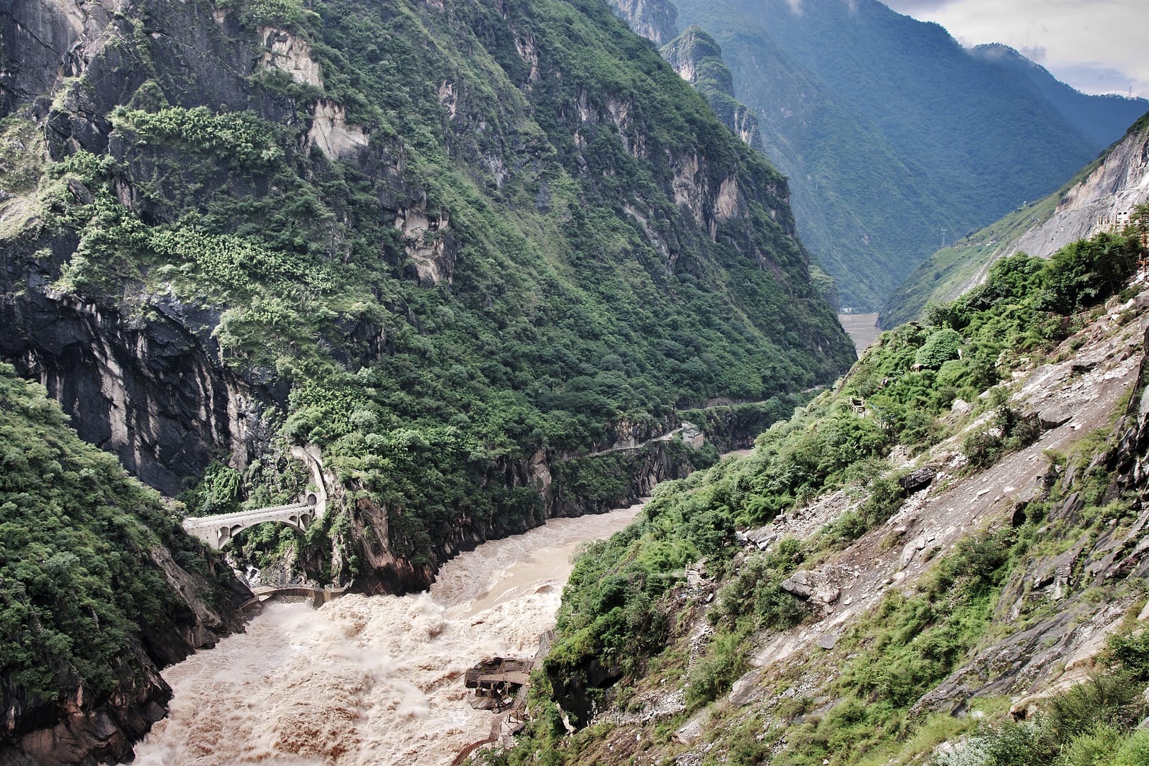 China — Tiger Leaping Gorge — landscape