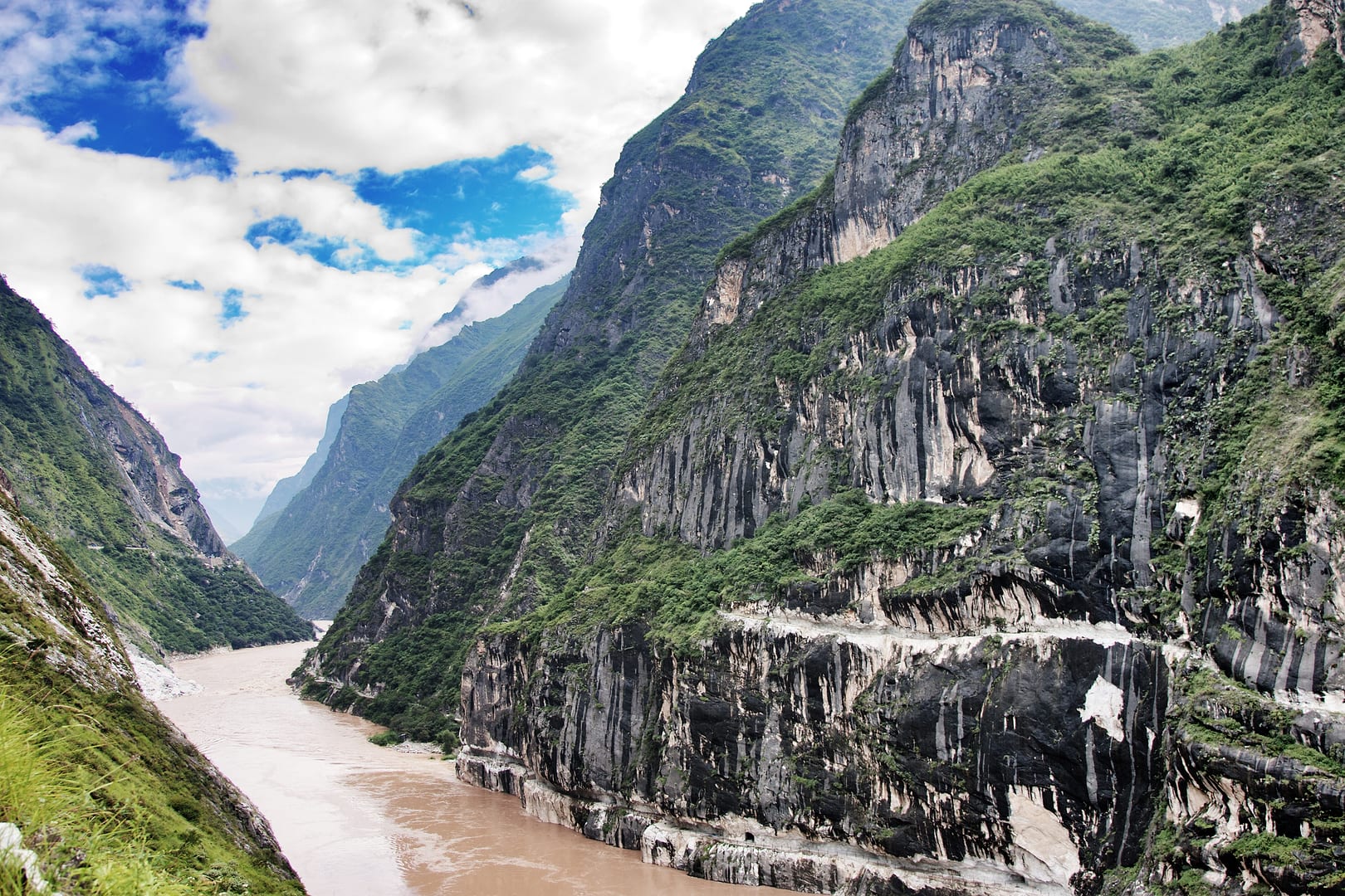 China — Tiger Leaping Gorge — landscape