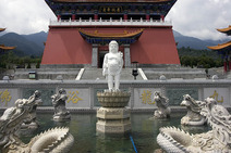 Album / China / Yunnan / Dali / Modern Temple 11